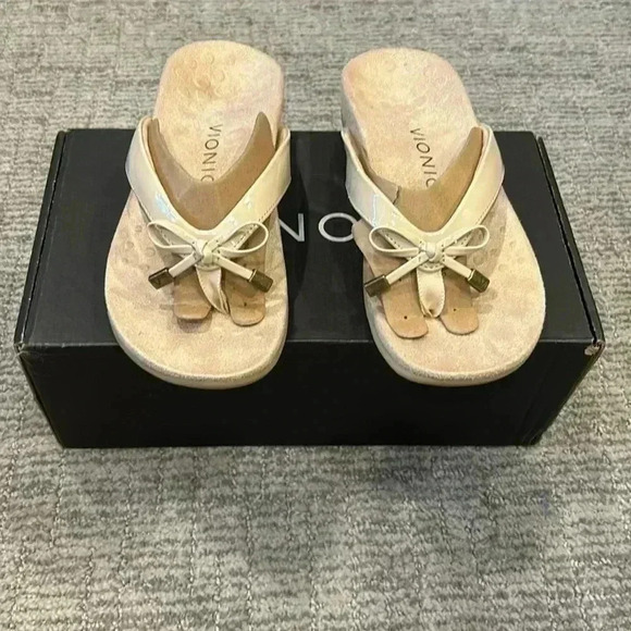 Vionic BELLA Comfort Sandal -Toe Post -Semolina - Picture 1 of 6